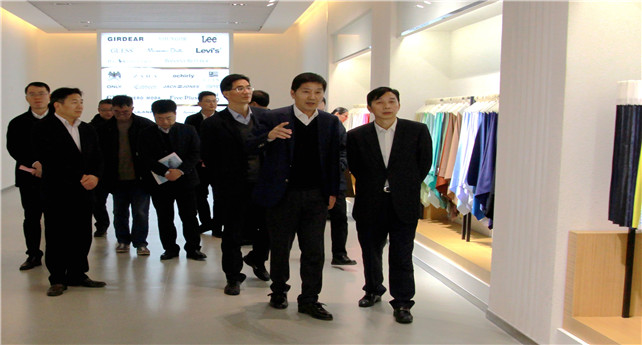 圖為管委會主任何美華到集團調研（宋有常攝）1.jpg