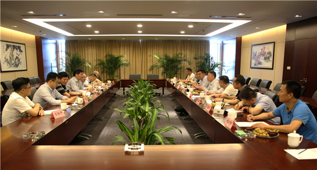 新疆巴州黨政考察團(tuán)到集團(tuán)參觀考察.jpg